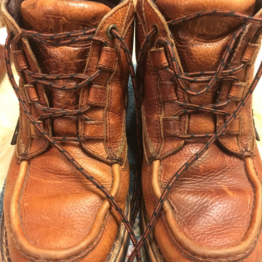 Justin chukka boots
